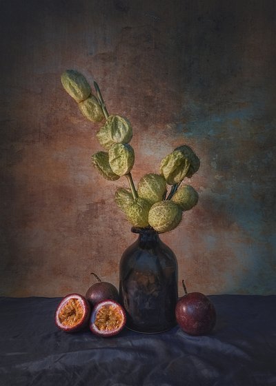 Dunkle Passionsfrucht Stillleben von Liu Xing