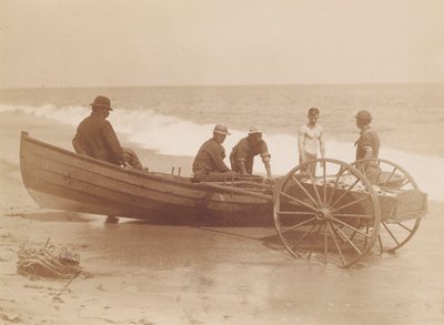 Fischer entladen ein Boot, Sea Bright, New Jersey von Louis Comfort Tiffany