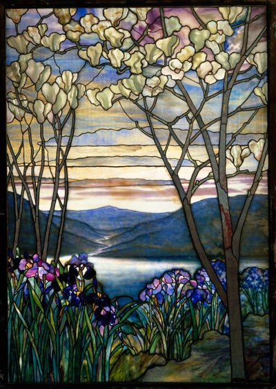 Magnolien und Schwertlilien, ca. 1908 von Louis Comfort Tiffany
