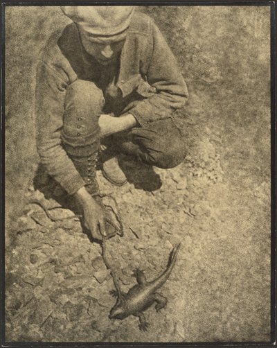 Mann mit einer Eidechse von Louis Fleckenstein