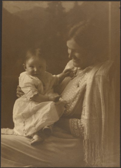 Mutter mit Schal und Säugling von Louis Fleckenstein