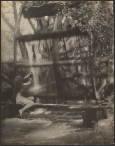 Die Nymphe und die Vase von Louis Fleckenstein