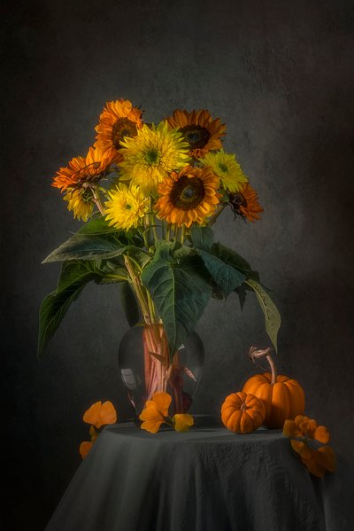 Herbstsonnenblumen und Kürbisse von Lydia Jacobs