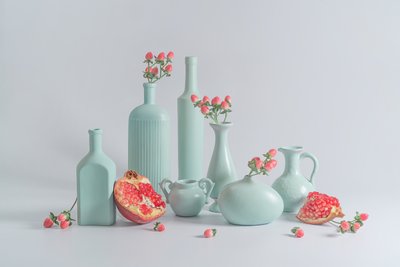 Blaue Vasen Granatapfelpräsentation von Lydia Jacobs