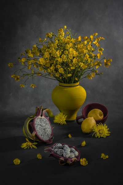 Gelbe Blumen und Früchte von Lydia Jacobs