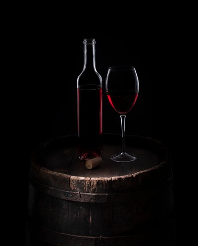 Klassisches Rotes Wein-Stillleben von Margareth Perfoncio