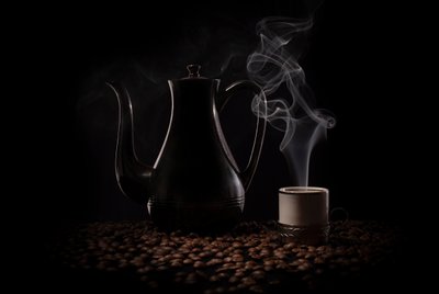 Dunkles Kaffee Stillleben von Margareth Perfoncio