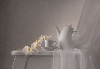 Elegante Orchideen Teestunde von Margareth Perfoncio