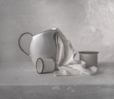 Emaillekrug und Becher von Margareth Perfoncio