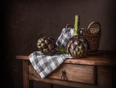 Rustikales Artischocken-Stillleben von Margareth Perfoncio