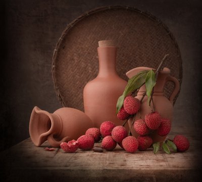 Rustikales Litschi-Stillleben von Margareth Perfoncio