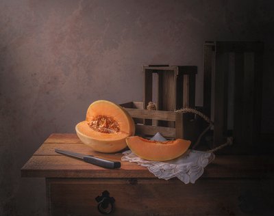 Warmes Cantaloupe Stillleben von Margareth Perfoncio