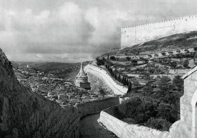 Jüdische Begräbnisstätten nahe der Mauer von Jerusalem, 1937 von Martin Hurlimann