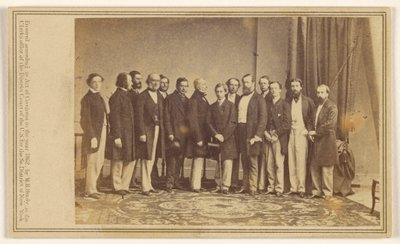 [Gruppenporträt von vierzehn stehenden Männern]. von Mathew B. Brady