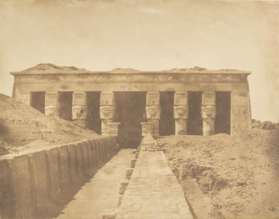 Fassade des Tempels von Athor in Dendéra Tentyris, 1849-50 von Maxime Du Camp