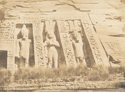 Hälfte der Fassade des Spéos von Athor in Abousembil, nördlicher Teil, März 1850 von Maxime Du Camp