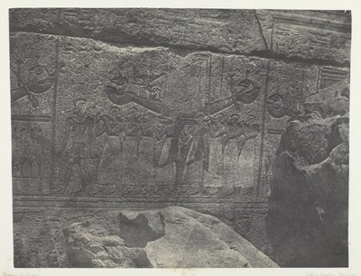 Palais von Karnak, Äußere Skulpturen des Granitheiligtums; Theben von Maxime Du Camp