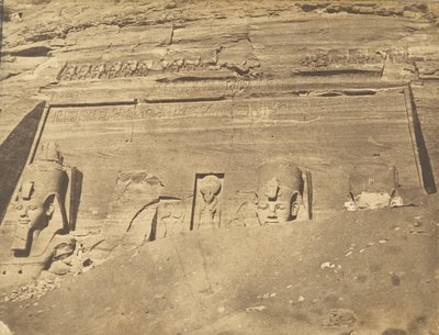 Vue de la façade du Spéos de Phré, à Abousembil, März 1850 von Maxime Du Camp