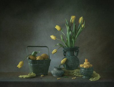 Goldene Tulpen und Zitronen von May G
