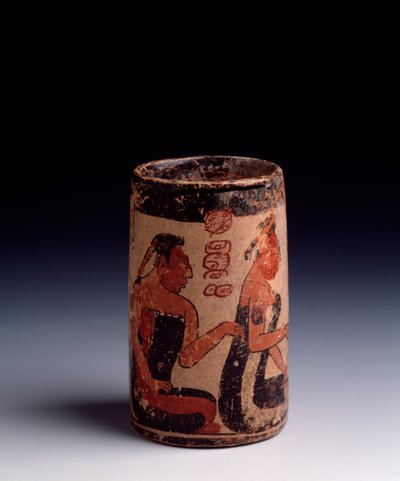 Präkolumbische Kunst, Maya-Zivilisation, klassische Periode: zylindrische Tonvase mit zwei Männern und einer Frau, die ein Ritual durchführen von Mayan Mayan