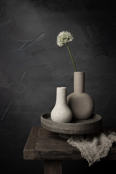 Stille Blüte und Vasen von Mayra Pama