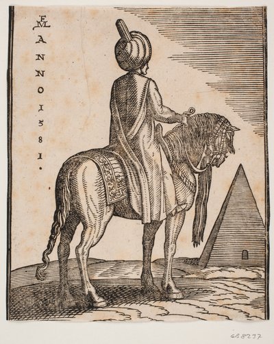 Turbantragender, unbewaffneter Reiter von schräg hinten gesehen; rechts im Hintergrund eine Pyramide von Melchior Lorck