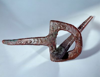 Mesopotamien: Gründungsfigur (Nagel und seine Kupferstütze). Sumerische Periode. 2800 v. Chr. Von der Website Mari. Höhe 0,38 m Paris, Musée du Louvre von Mesopotamian Mesopotamian
