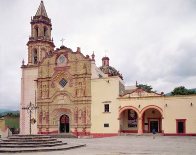 Fassade der Franziskanermission Kirche des Heiligen Jakobus in Jalpan, 1751-58 von Mexican School