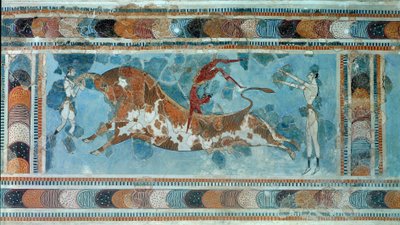 Minoische Zivilisation: „Szene des Taurokathapsia (oder Taurokatapsia), kretischer Sport, der darin besteht, auf den Rücken eines Stiers zu springen“ Fresko aus dem Palast von König Minos in Knossos. 1700-1400 v. Chr. Heraklion, Archäologisches Museum von Minoan