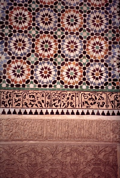 Die untere Wand des Hauptinnenhofs, erbaut von den Saadiern 1565 von Moroccan School