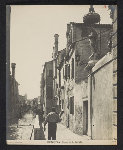 Kai entlang der Chiesa di San Barnaba in Venedig von Neue Photographische Gesellschaft