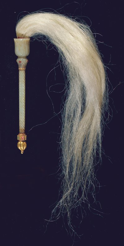 Ein Mogul geschnitzter Jade-Fliegenwedel (Jade, roter Stein, Gold & Pferdehaar), ca. 1775-79 von North Indian School