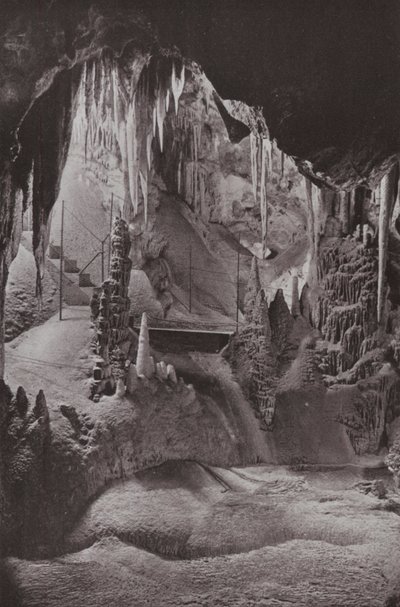 Szene in den berühmten Jenolan-Höhlen, New South Wales (s/w Foto) von Photographer Australian