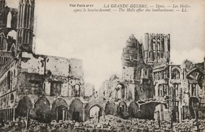 Ruinen der Tuchhalle, Ypern, Belgien, nach dem Bombardement während des Ersten Weltkriegs von Photographer Belgian