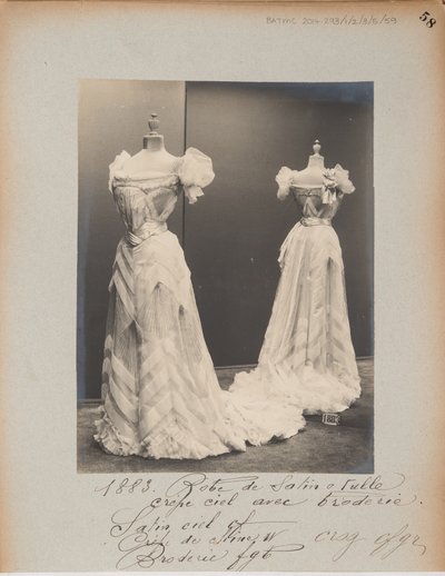 Albumseite: House of Worth, Ballkleid von Photographer French