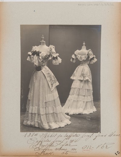 Albumseite: House of Worth, Ballkleid von Photographer French