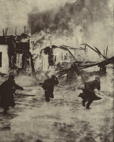 Deutsche Soldaten marschieren durch die brennenden Ruinen von Rotterdam nach der Bombardierung durch die Luftwaffe, Zweiter Weltkrieg, Mai 1940 von Photographer German