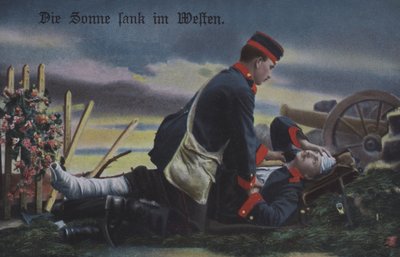 Die Sonne ging im Westen unter: Ein deutscher Soldat tröstet seinen sterbenden Kameraden auf dem Schlachtfeld von Photographer German