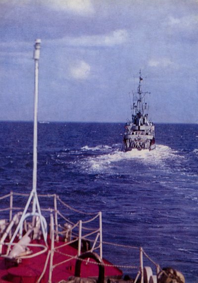 Zusammen mit der Baltischen Rotbannerflotte und der Polnischen Marine die Volksmarine der Nationalen Volksarmee .... von Photographer German