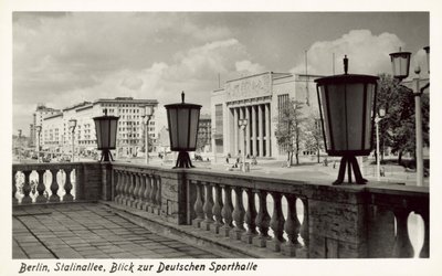 Ansicht der Deutschen Sporthalle, Stalinallee, Ost-Berlin, ca. 1950er Jahre von Photographer German