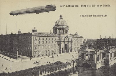 Zeppelin LZ III fliegt über das Stadtschloss, Berlin von Photographer German