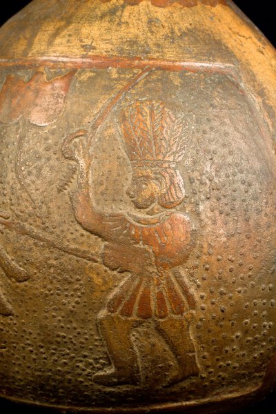 Flasche, die einen Kampf zwischen einem Reiter und einem Krieger zu Fuß darstellt (Terrakotta) von Precolombian Precolombian