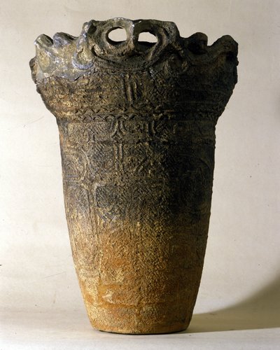 Große Terrakottavase aus der Jomon-Zeit (prähistorische Zeit in Japan). Rom, Nationalmuseum für orientalische Kunst. von Prehistoric Prehistoric