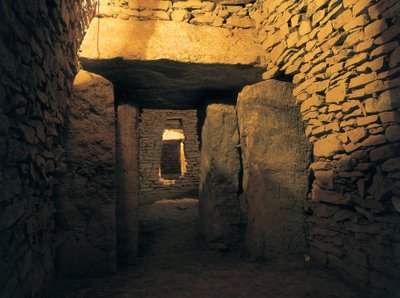 Vorgeschichte: Dolmen von Romeral, neolithische Bestattung (3000 v. Chr.). Spanien, Andalusien, Antequera. von Prehistoric Prehistoric