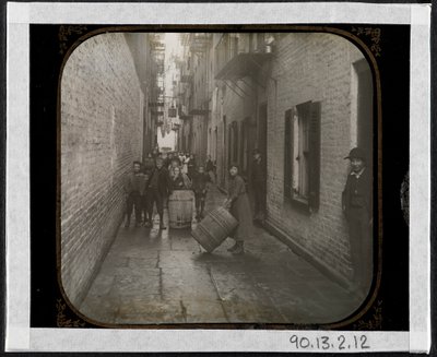 Gotham Court, 38 Cherry Street, ca. 1890 von Richard Hoe Lawrence