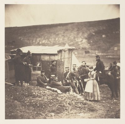 Lager der 4. Dragonergarde, gesellige Runde, Franzosen und Engländer von Roger Fenton
