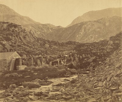 Berge am Ufer des Ogwen-Sees, Wales. von Roger Fenton