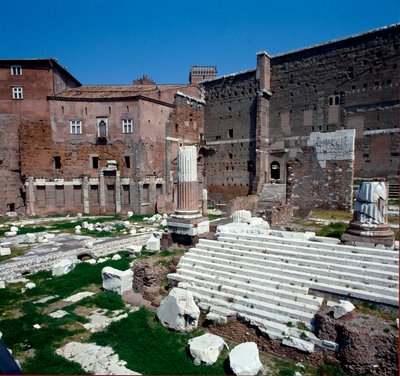 Forum des Augustus: Blick auf den Tempel des Mars Ultor. 2 v. Chr. Rom von Roman