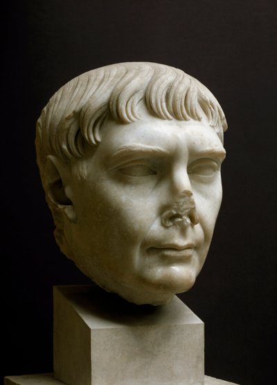 Römische Kunst: Marmorkopf von Kaiser Trajan von Roman