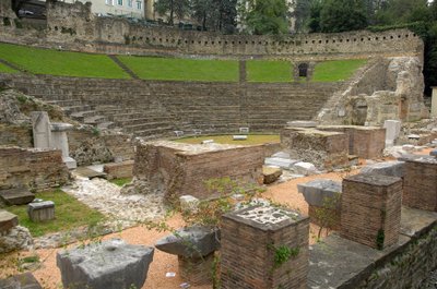 Römische Kunst: Ansicht des römischen Theaters (1. Jh. v. Chr.), Triest Italien von Roman